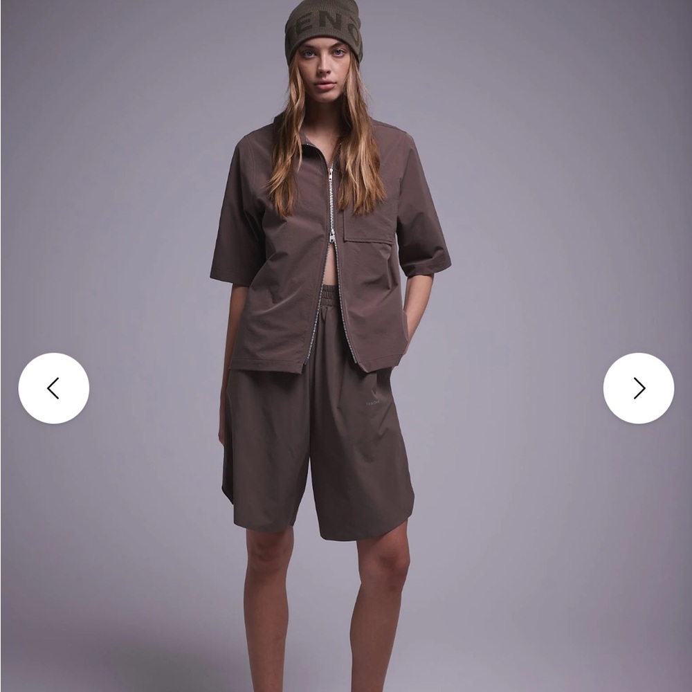 Tenore service zip short sleeve top